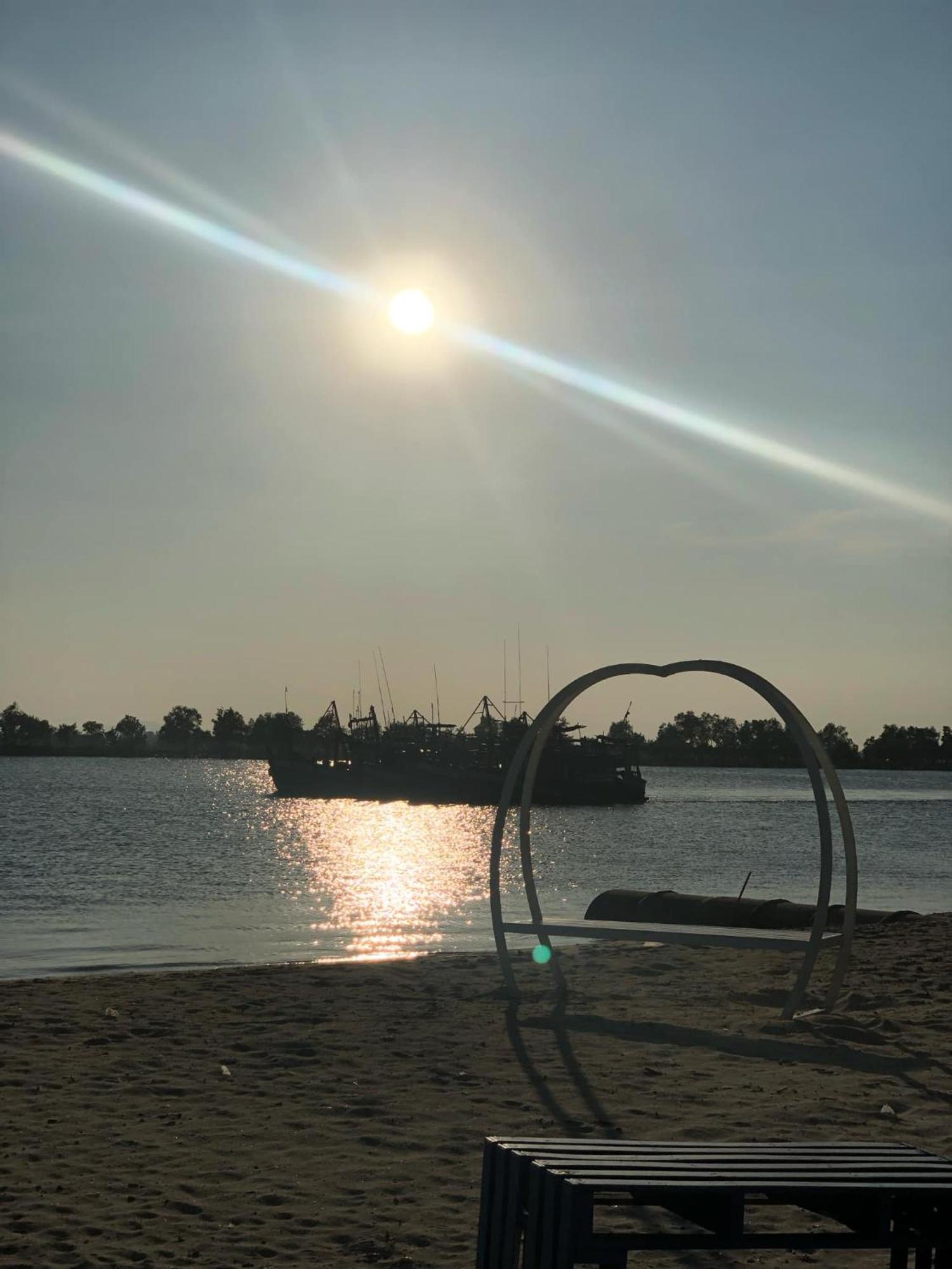 La Plage De Kampot By Lee & Hap Guest House Esterno foto
