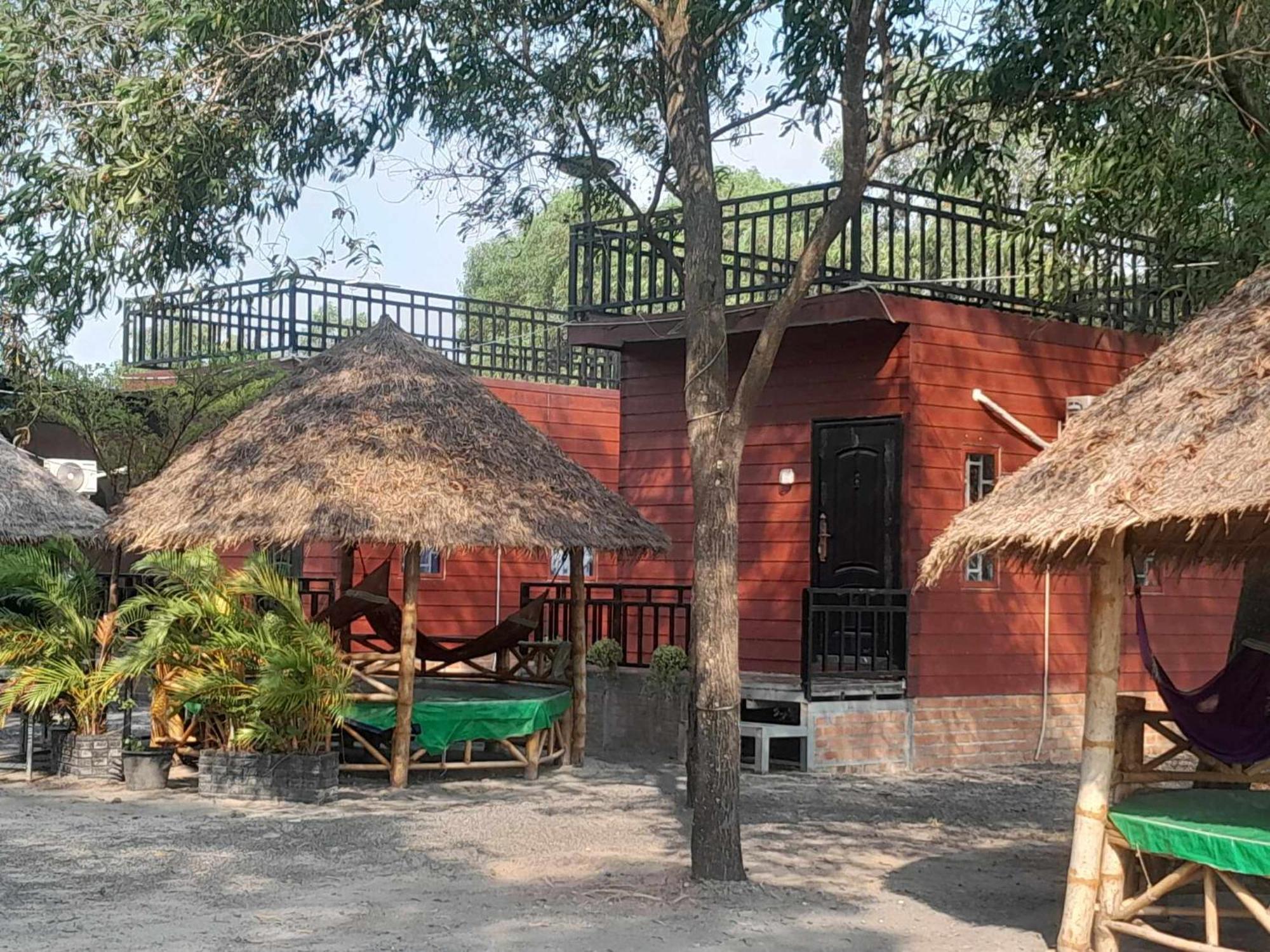 La Plage De Kampot By Lee & Hap Guest House Esterno foto