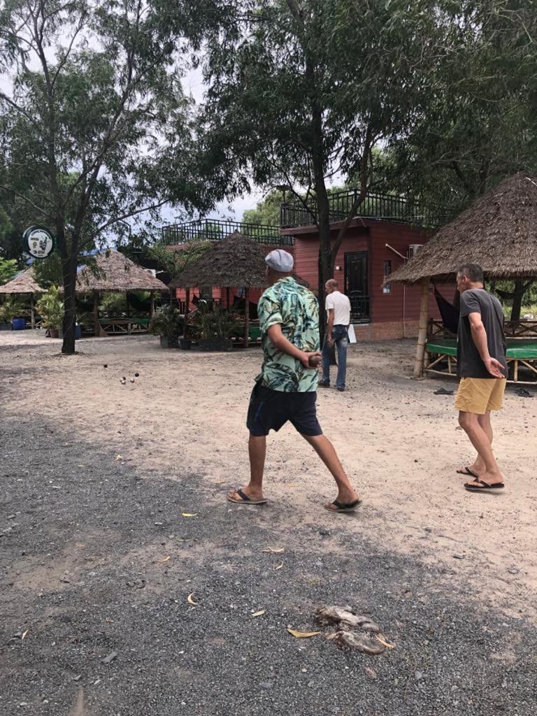 La Plage De Kampot By Lee & Hap Guest House Esterno foto