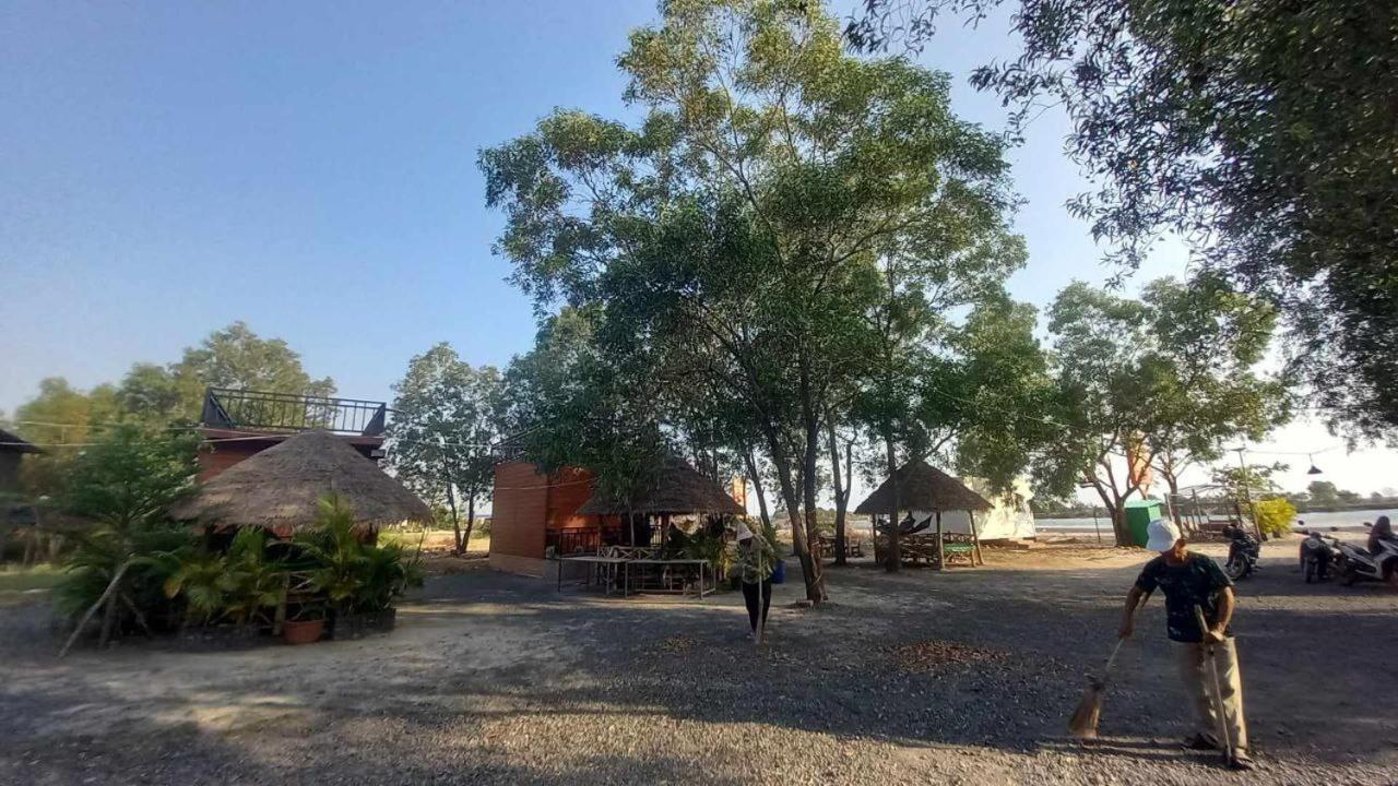 La Plage De Kampot By Lee & Hap Guest House Esterno foto