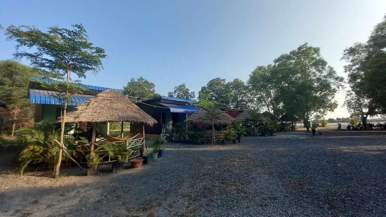 La Plage De Kampot By Lee & Hap Guest House Esterno foto